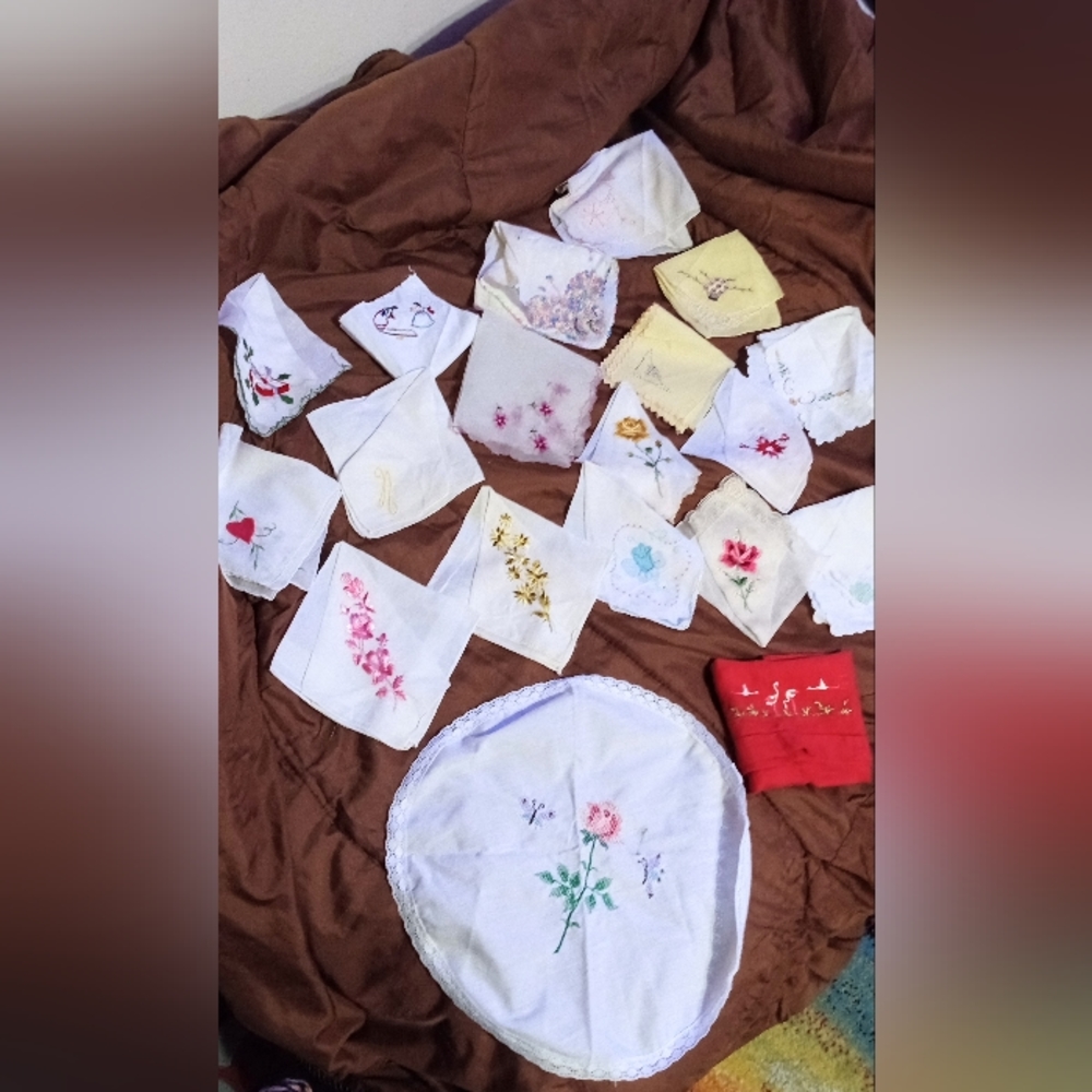 Lot of 20 VTG hand embroidered hankies unbranded. Assorted patterns & materials